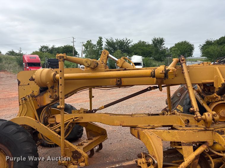 image for item YA2783 1972 Caterpillar 12F rigid frame motor grader