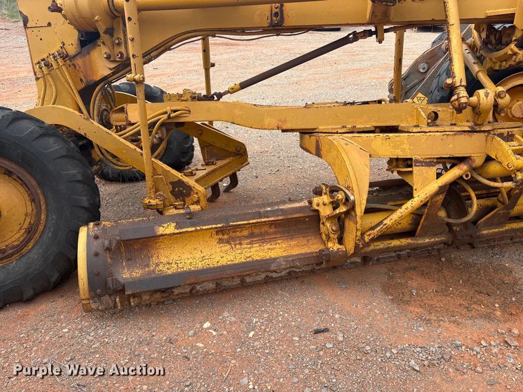 image for item YA2783 1972 Caterpillar 12F rigid frame motor grader