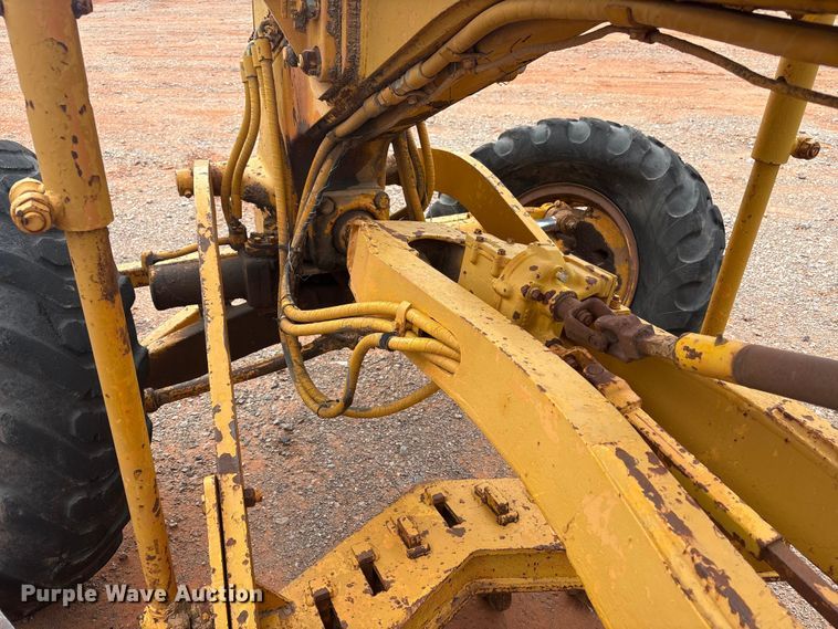image for item YA2783 1972 Caterpillar 12F rigid frame motor grader