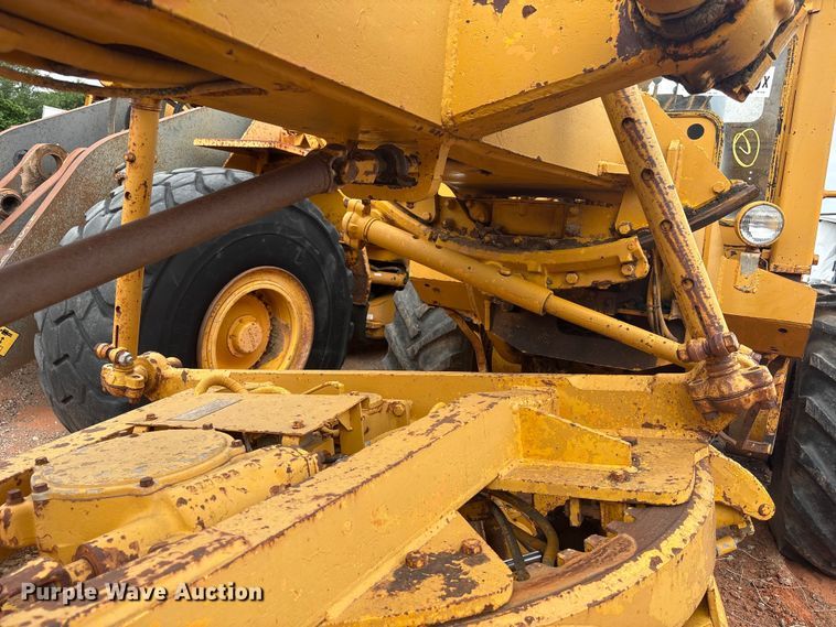 image for item YA2783 1972 Caterpillar 12F rigid frame motor grader