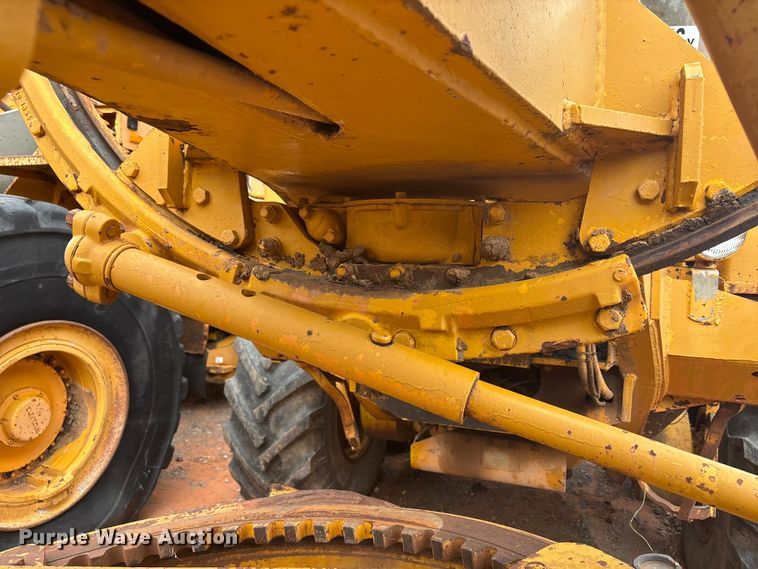 image for item YA2783 1972 Caterpillar 12F rigid frame motor grader