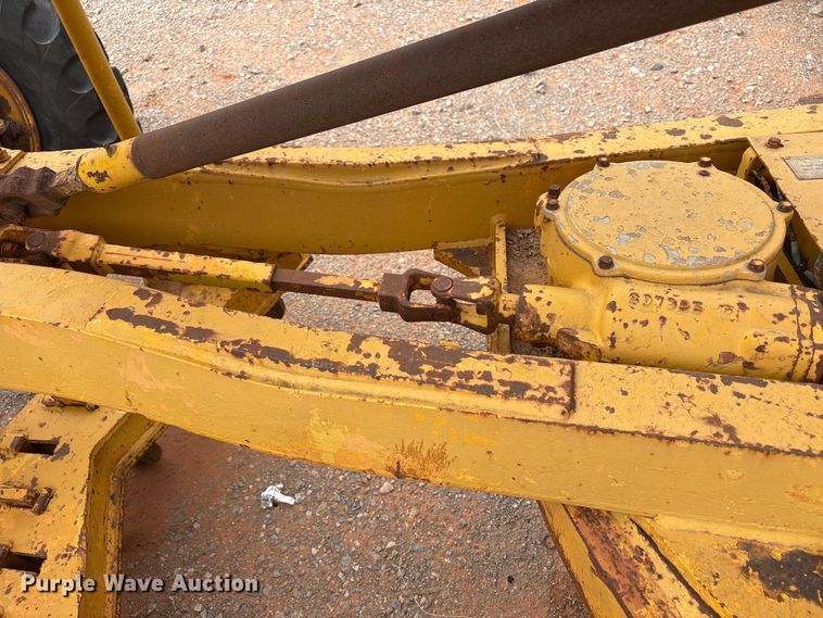 image for item YA2783 1972 Caterpillar 12F rigid frame motor grader