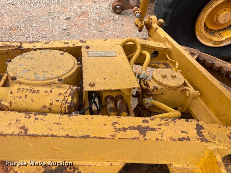 image for item YA2783 1972 Caterpillar 12F rigid frame motor grader