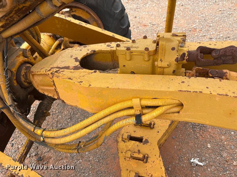 image for item YA2783 1972 Caterpillar 12F rigid frame motor grader