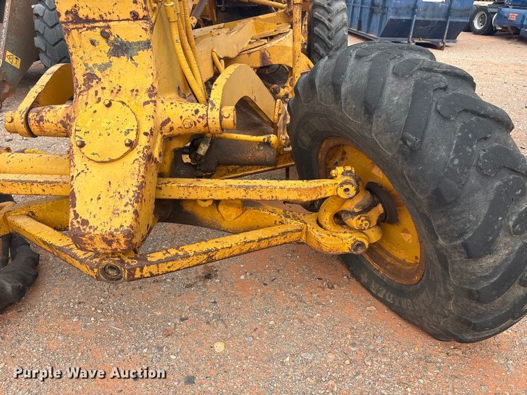 image for item YA2783 1972 Caterpillar 12F rigid frame motor grader