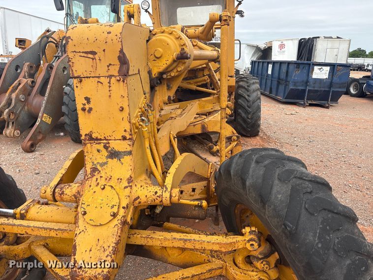 image for item YA2783 1972 Caterpillar 12F rigid frame motor grader