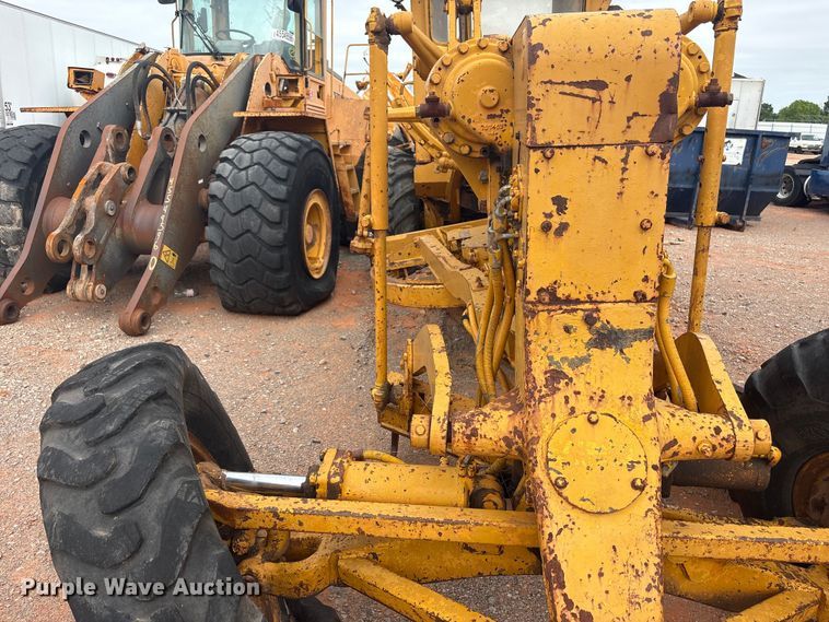 image for item YA2783 1972 Caterpillar 12F rigid frame motor grader