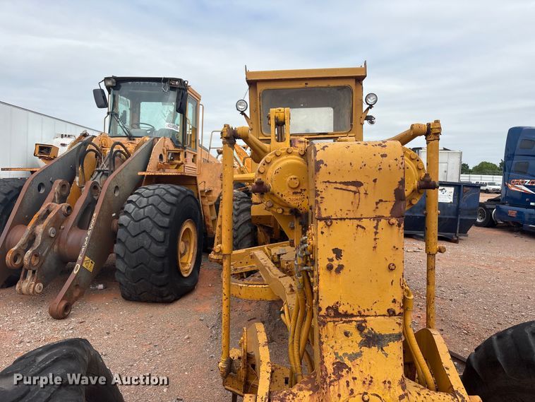image for item YA2783 1972 Caterpillar 12F rigid frame motor grader