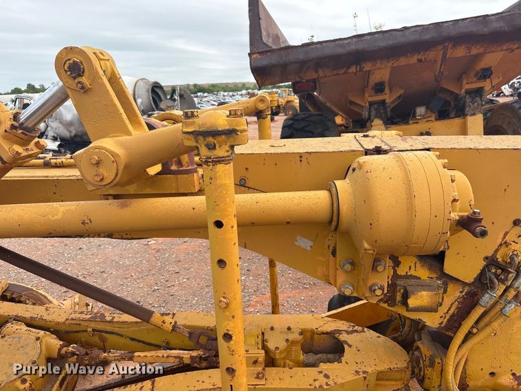 image for item YA2783 1972 Caterpillar 12F rigid frame motor grader
