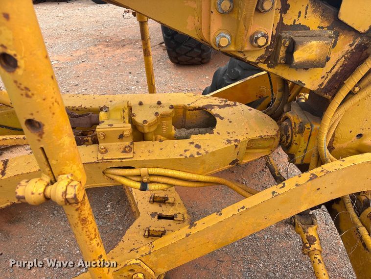 image for item YA2783 1972 Caterpillar 12F rigid frame motor grader