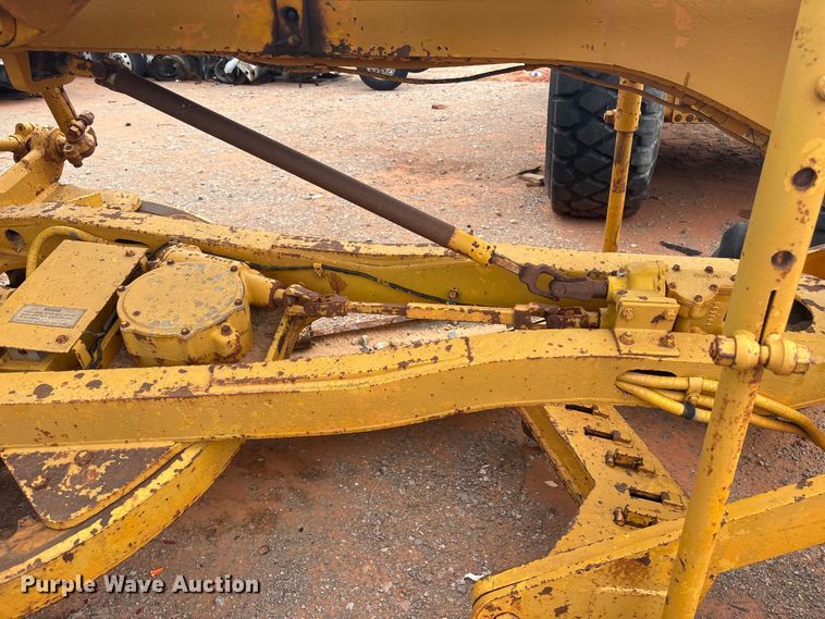 image for item YA2783 1972 Caterpillar 12F rigid frame motor grader