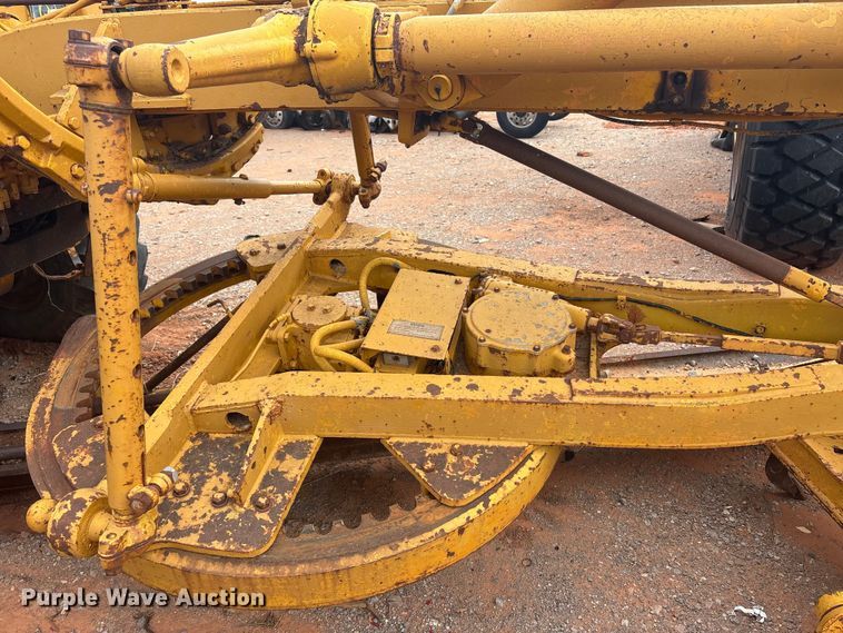 image for item YA2783 1972 Caterpillar 12F rigid frame motor grader