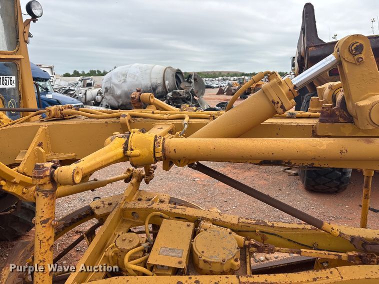 image for item YA2783 1972 Caterpillar 12F rigid frame motor grader