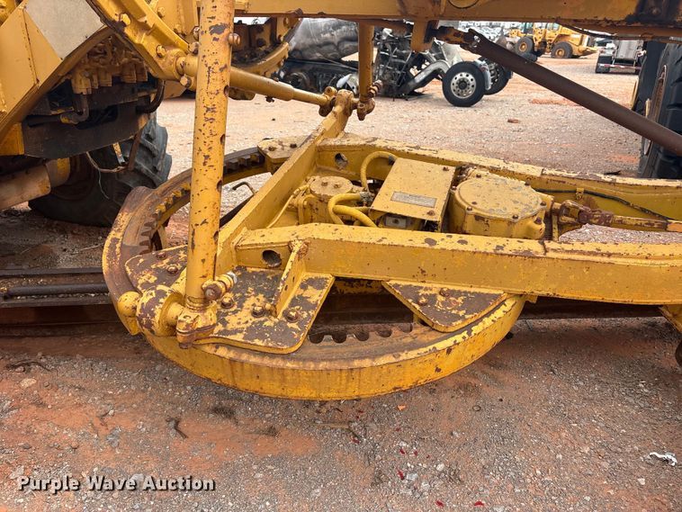 image for item YA2783 1972 Caterpillar 12F rigid frame motor grader