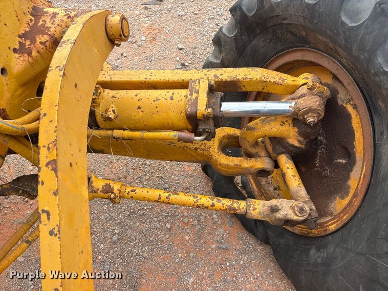 image for item YA2783 1972 Caterpillar 12F rigid frame motor grader