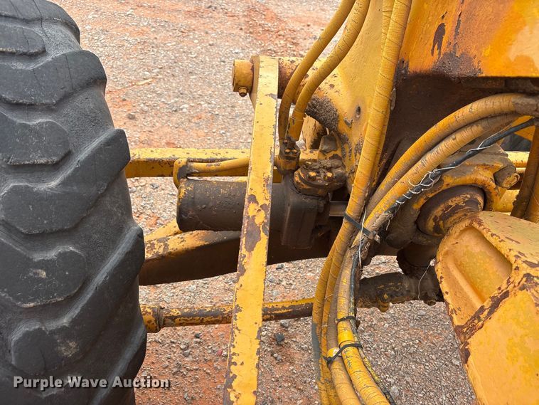 image for item YA2783 1972 Caterpillar 12F rigid frame motor grader