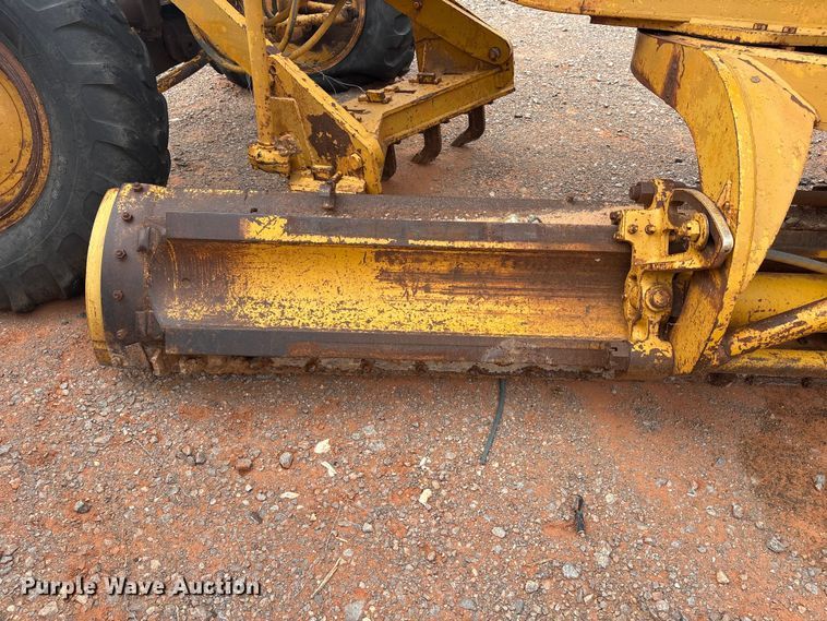 image for item YA2783 1972 Caterpillar 12F rigid frame motor grader