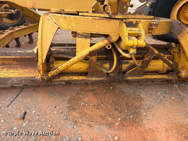 image for item YA2783 1972 Caterpillar 12F rigid frame motor grader
