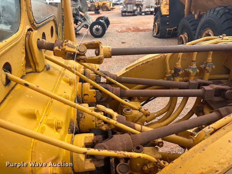 image for item YA2783 1972 Caterpillar 12F rigid frame motor grader