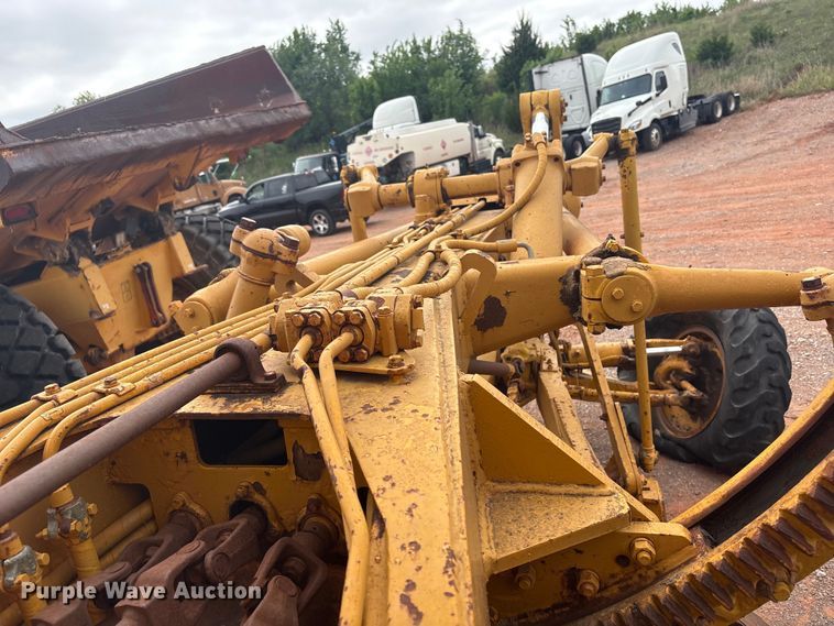 image for item YA2783 1972 Caterpillar 12F rigid frame motor grader