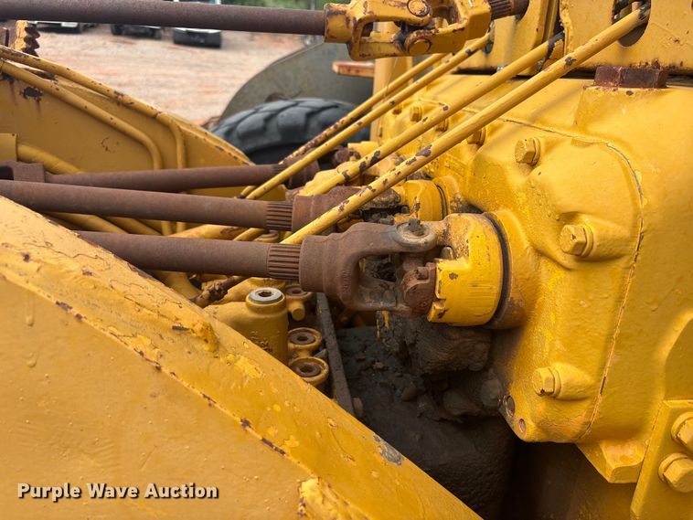 image for item YA2783 1972 Caterpillar 12F rigid frame motor grader