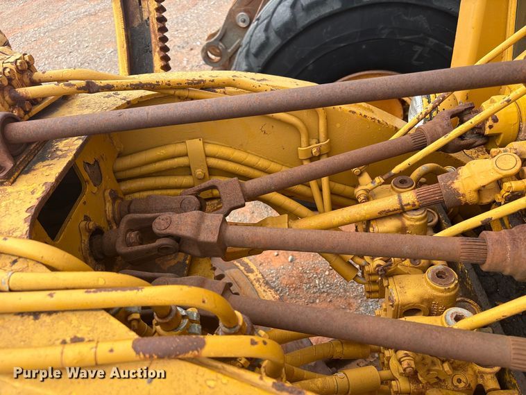 image for item YA2783 1972 Caterpillar 12F rigid frame motor grader