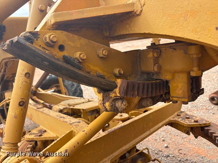 image for item YA2783 1972 Caterpillar 12F rigid frame motor grader