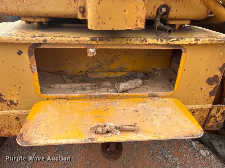 image for item YA2783 1972 Caterpillar 12F rigid frame motor grader