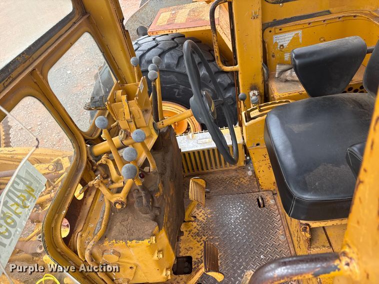 image for item YA2783 1972 Caterpillar 12F rigid frame motor grader