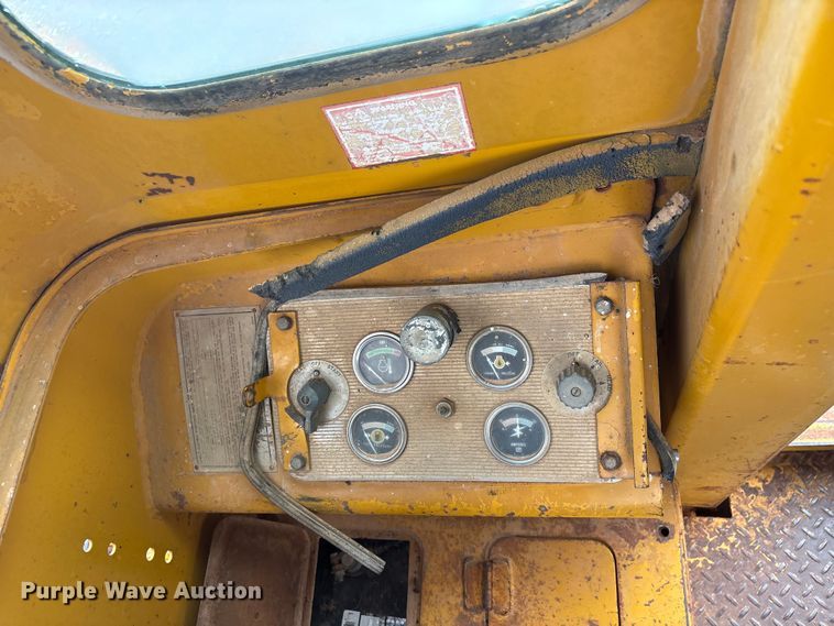 image for item YA2783 1972 Caterpillar 12F rigid frame motor grader