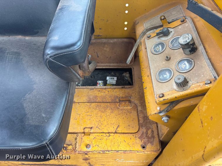 image for item YA2783 1972 Caterpillar 12F rigid frame motor grader