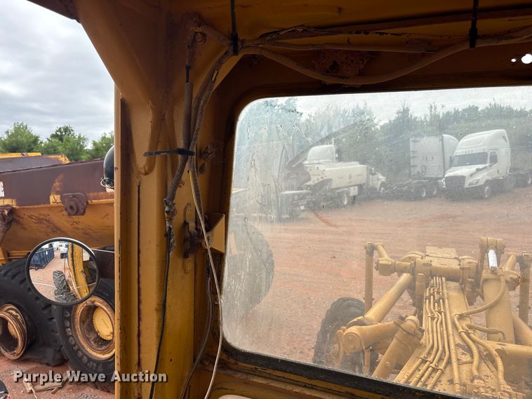 image for item YA2783 1972 Caterpillar 12F rigid frame motor grader