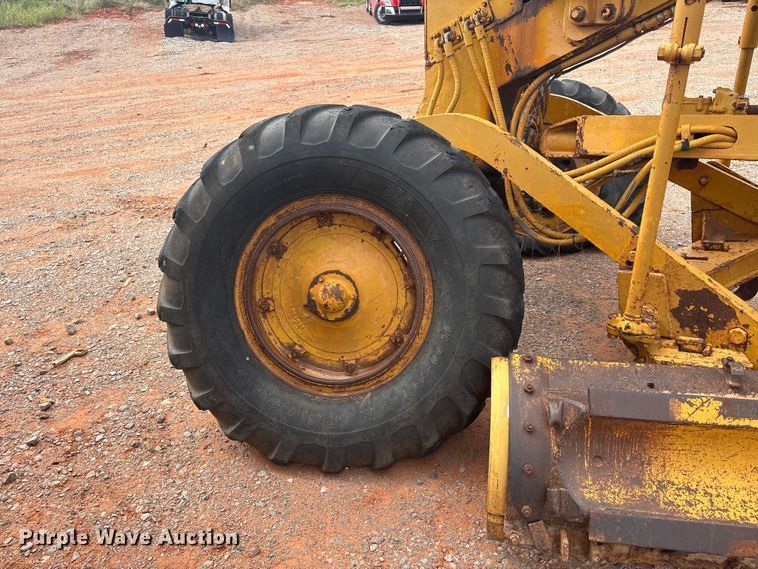 image for item YA2783 1972 Caterpillar 12F rigid frame motor grader