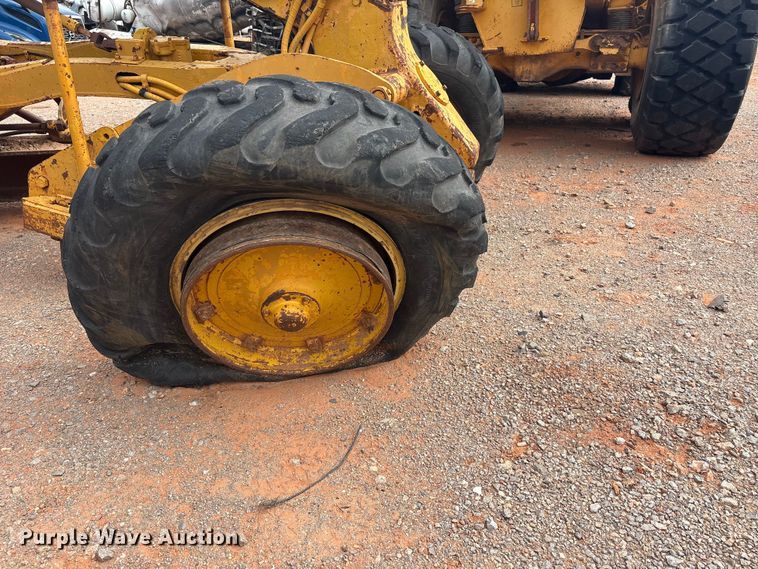 image for item YA2783 1972 Caterpillar 12F rigid frame motor grader