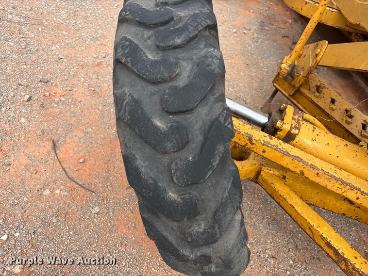 image for item YA2783 1972 Caterpillar 12F rigid frame motor grader