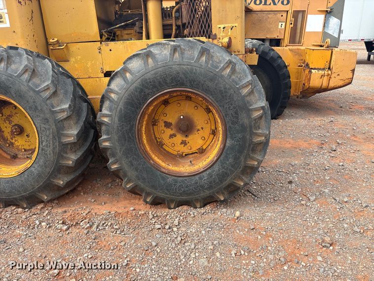 image for item YA2783 1972 Caterpillar 12F rigid frame motor grader