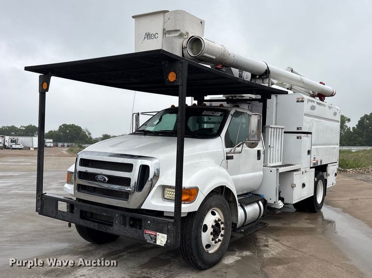 image for item YA2805 2015 Ford F750 Super Duty forestry bucket truck