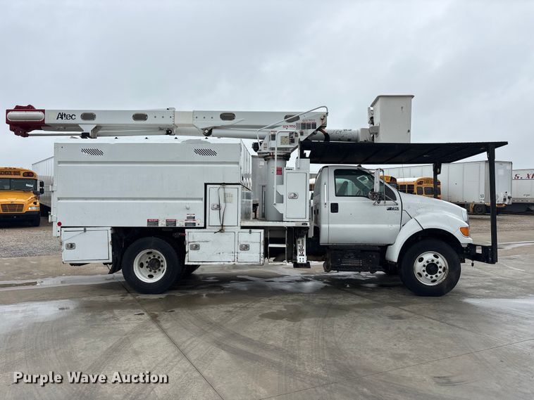 image for item YA2805 2015 Ford F750 Super Duty forestry bucket truck