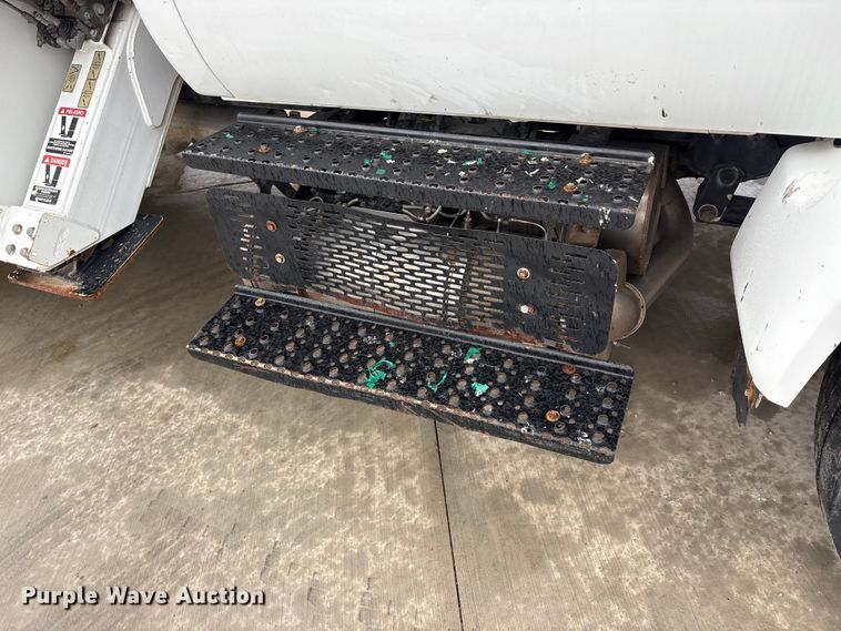 image for item YA2805 2015 Ford F750 Super Duty forestry bucket truck