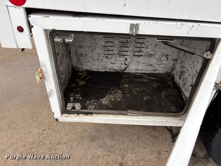 image for item YA2805 2015 Ford F750 Super Duty forestry bucket truck