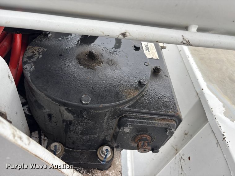 image for item YA2805 2015 Ford F750 Super Duty forestry bucket truck