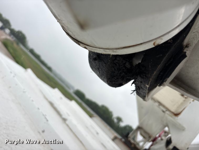 image for item YA2805 2015 Ford F750 Super Duty forestry bucket truck