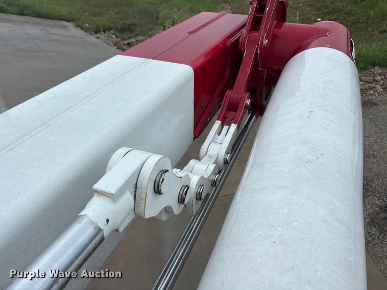 image for item YA2805 2015 Ford F750 Super Duty forestry bucket truck