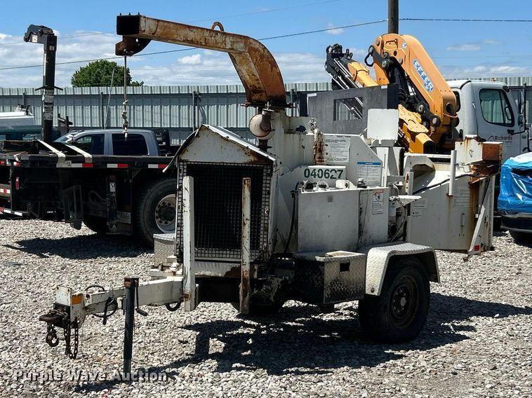 image for item YA2838 2006 Bandit 200 wood chipper