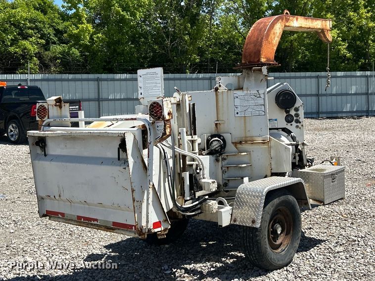 image for item YA2838 2006 Bandit 200 wood chipper