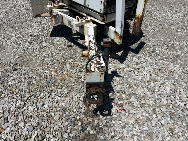 image for item YA2838 2006 Bandit 200 wood chipper