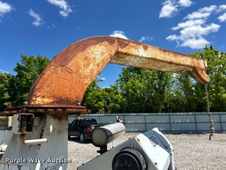 image for item YA2838 2006 Bandit 200 wood chipper