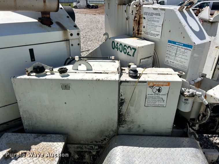 image for item YA2838 2006 Bandit 200 wood chipper
