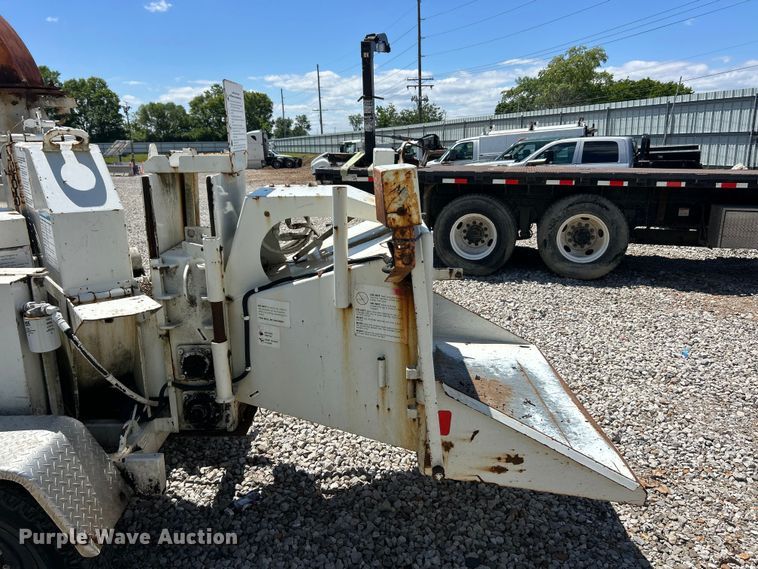 image for item YA2838 2006 Bandit 200 wood chipper