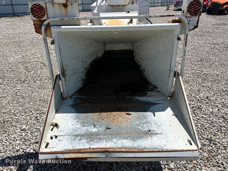 image for item YA2838 2006 Bandit 200 wood chipper